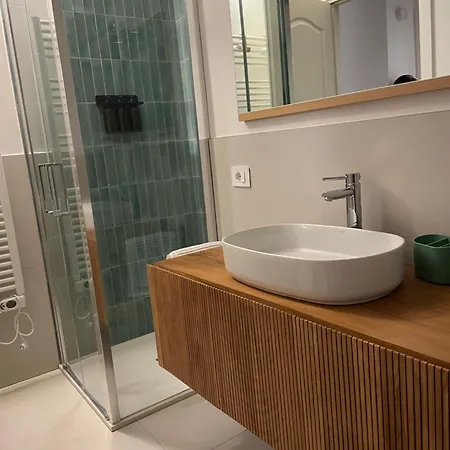 Daire Lodovica Milano-metro M4-navigli-bocconi Milano